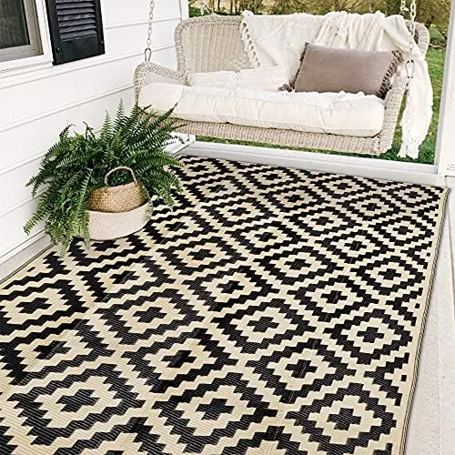 SAND MINE reversible outdoor rug in black and beige pattern